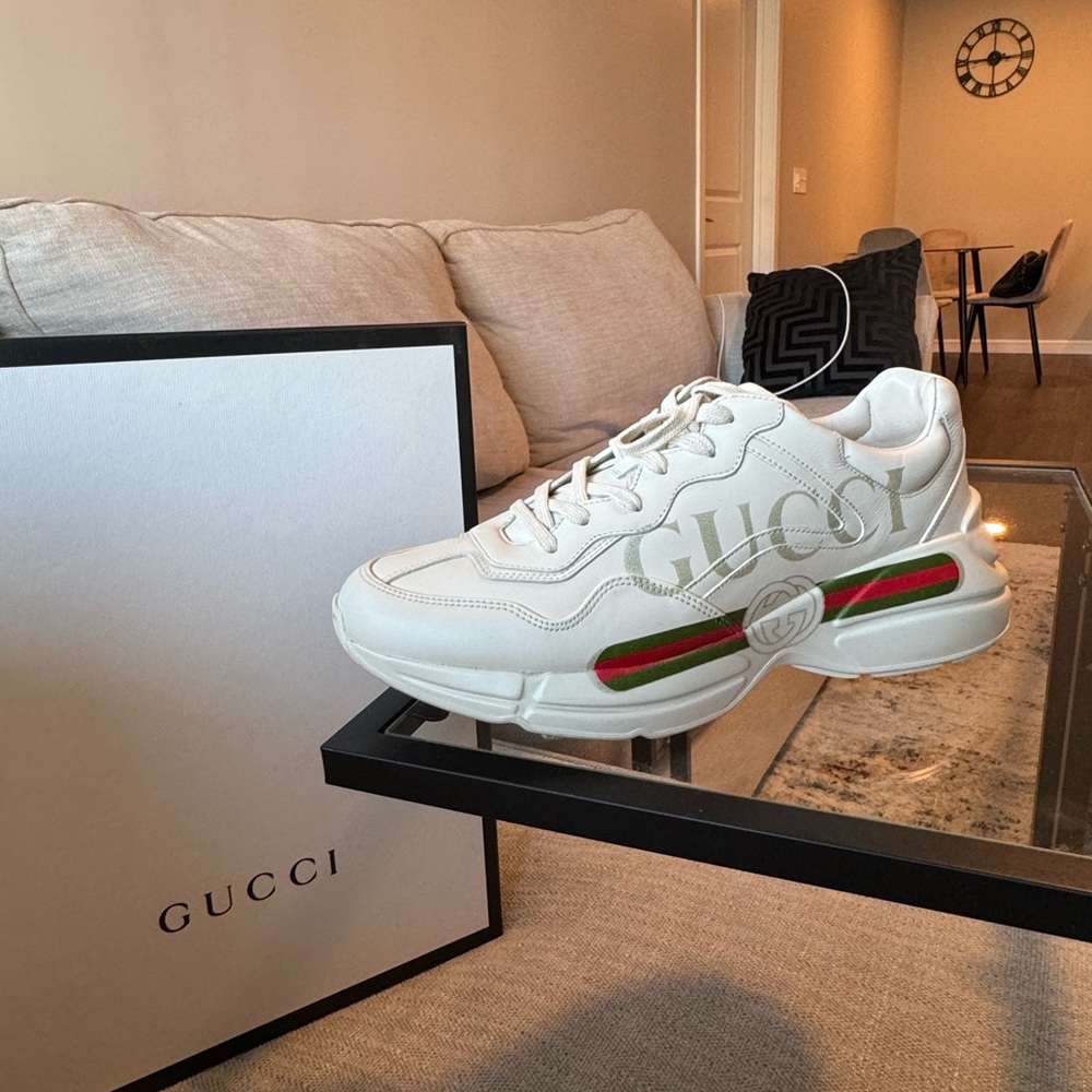 Gucci White Leather Sneakers with Green & Red Web Stripe